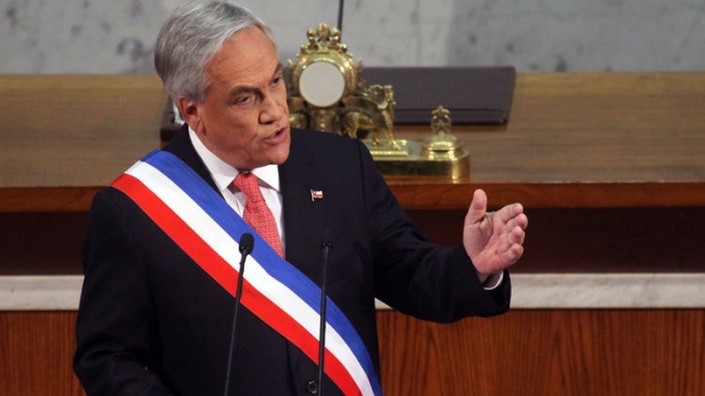 Encuesta Cooperativa: Chilenos evalúan con nota 4,4 al Presidente Piñera