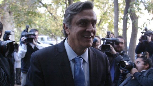 Longueira respaldó proyecto que sanciona insultos a Carabineros