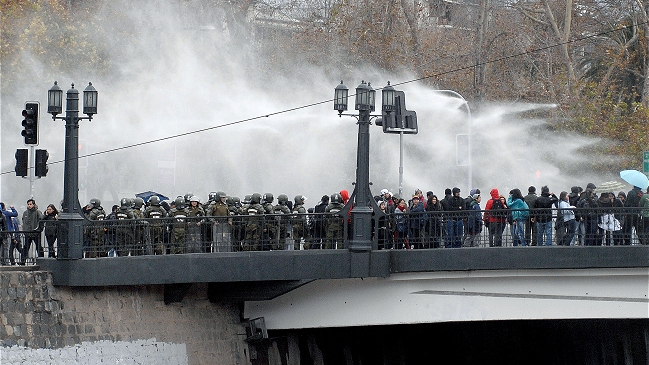 Carabineros detuvo a más de un centenar de manifestantes tras marcha estudiantil
