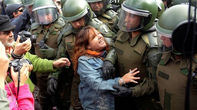 Gobierno analiza dar urgencia a proyecto que sanciona insultos a Carabineros