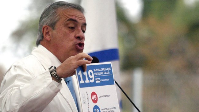 Ministro de Salud se mostró sorprendido ante alzas por primas AUGE