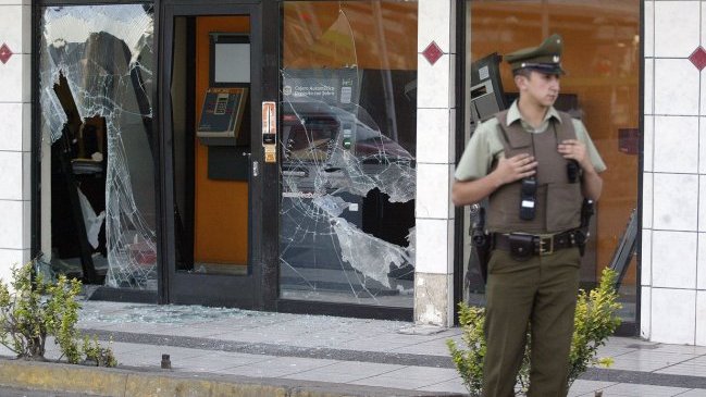 Delincuentes robaron cajero automático desde servicentro en Ruta 5 Sur
