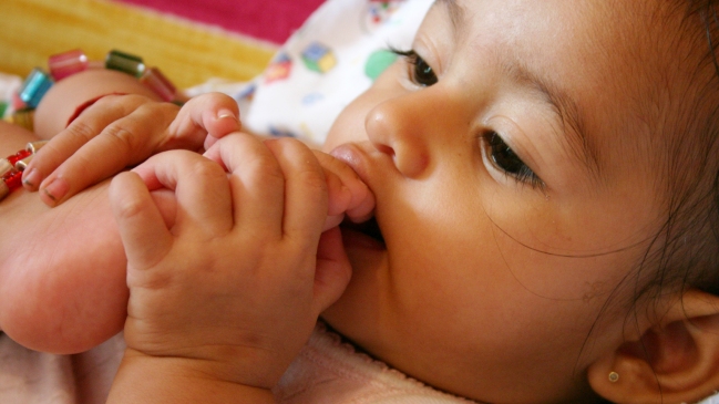 Colombia suspendió solicitudes de extranjeros para adopción de niños