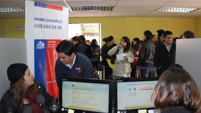 Junaeb amplió hasta este sábado plazo para revalidar TNE en Santiago