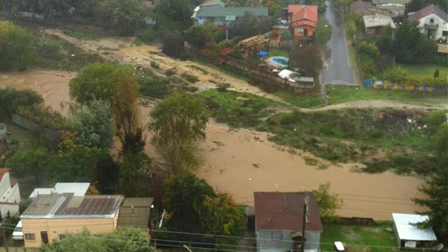 Desborde de canal dejó nueve damnificados en Quilpué
