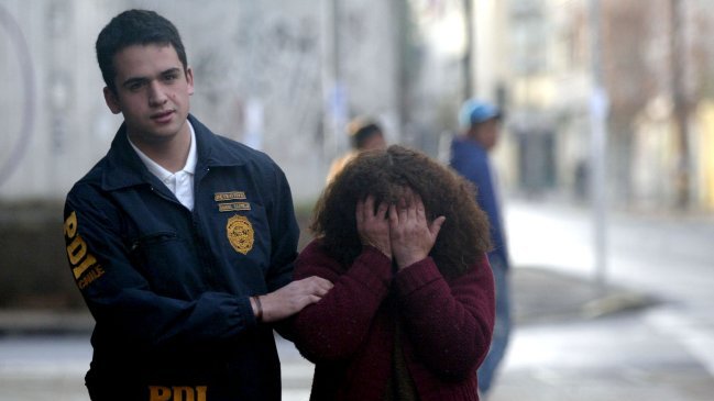 PDI detuvo a mujer que guardaba fusil de guerra en su domicilio