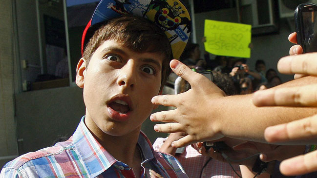 Padres denunciaron que Matt Hunter nuevamente no cumplió con sus fanáticas