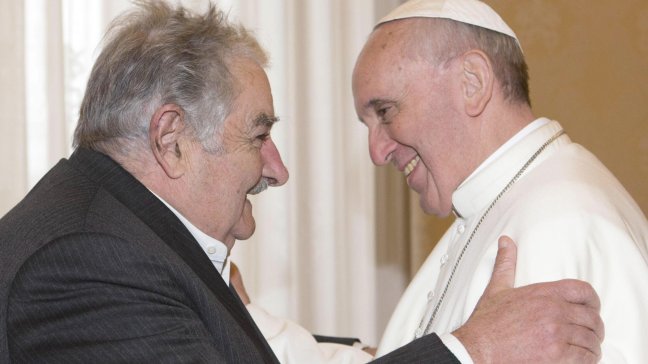 El papa recibió en audiencia a Mujica y lo califica de 