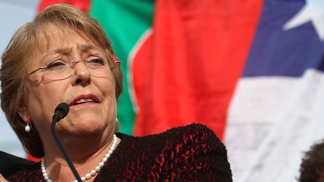 Bachelet aludió en broma a polémica por cifras del Censo