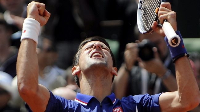 Djokovic sufrió para vencer a Kohlschreiber en Roland Garros