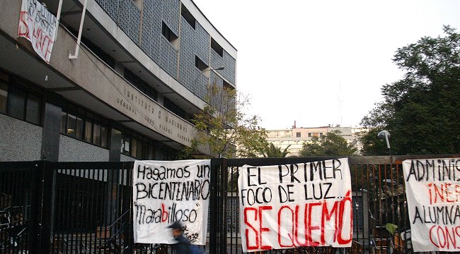 Alumnos del Instituto Nacional marcharán a la Municipalidad de Santiago
