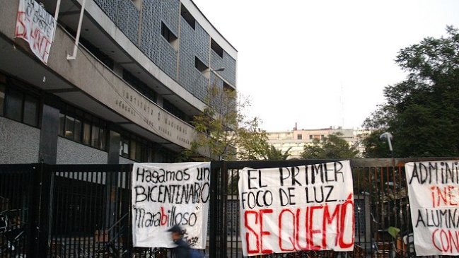 Alumnos del Instituto Nacional marcharán a la Municipalidad de Santiago