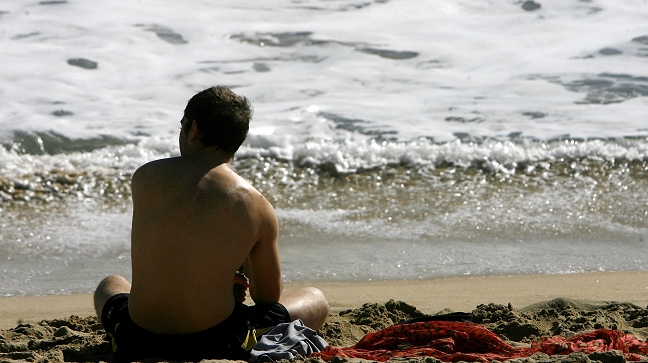 Uso de bloqueador solar reduce el envejecimiento de la piel