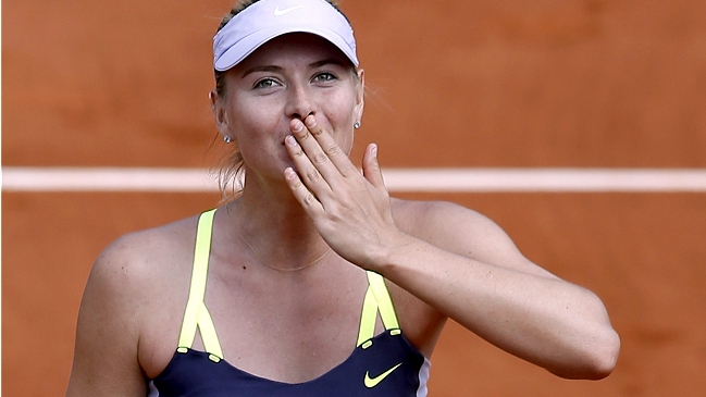 Sharapova y Azarenka superaron sus escollos y chocarán en semifinales