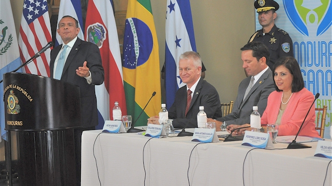 Latinoamérica necesita aumentar recaudación fiscal para reducir brecha social, según expertos