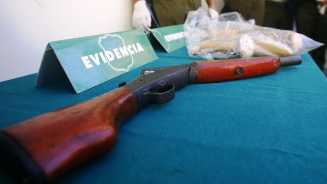 Dos personas fueron detenidas por porte de armas en Victoria