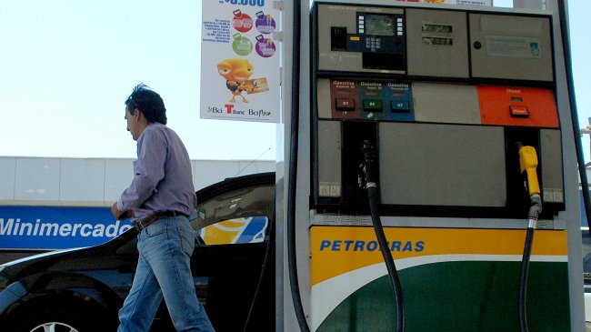 Econsult anticipa nueva alza en las bencinas por efecto dólar