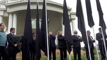 Alcaldes de comunas con casinos izaron banderas negras