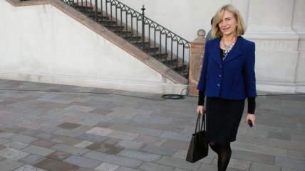 Matthei cuestionó careo de su padre en caso Bachelet