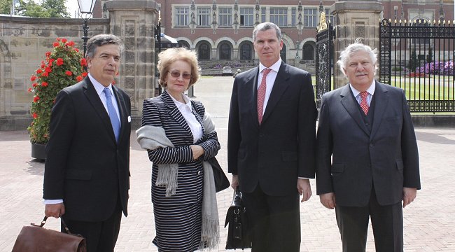 Expertos no ven posible una relación de 