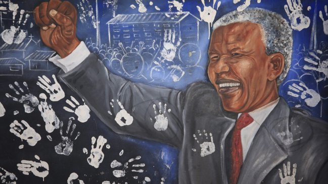 Nelson Mandela cumple seis días hospitalizado