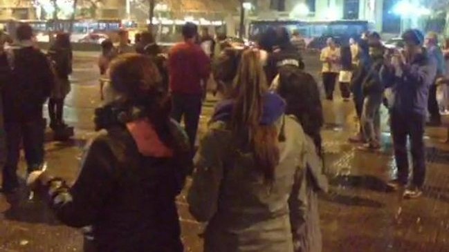 Con incidentes terminó cacerolazo en la casa central de la U. de Chile