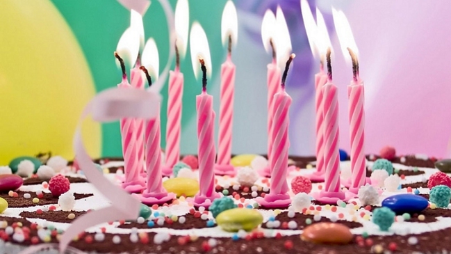 Demandan a Warner por cobrar derechos de autor por el 