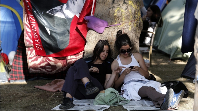 Turquía: Indignados anunciaron que continuarán con su resistencia