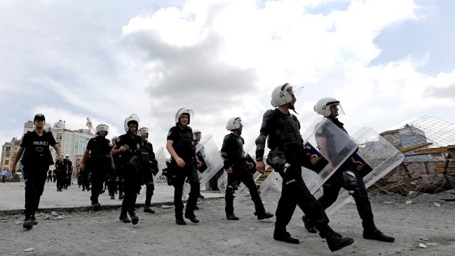 La policía turca desalojó Taksim y el cercano parque Gezi