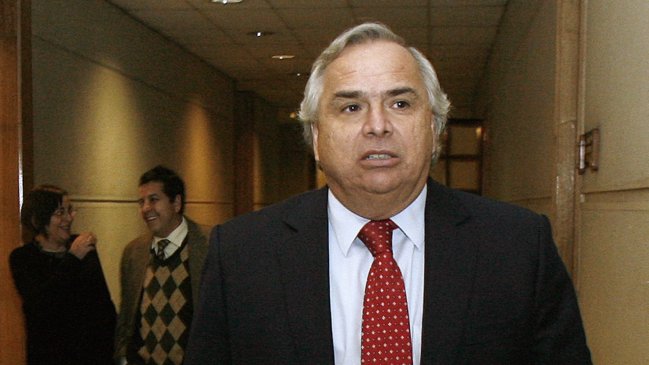 Chadwick: No vi violencia excesiva de Carabineros en la U. de Chile