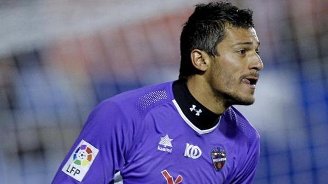 Fiorentina oficializó el fichaje del portero uruguayo Gustavo Munúa