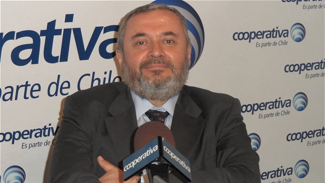 Abogado: Hay que agotar vía institucional antes de la Asamblea Constituyente