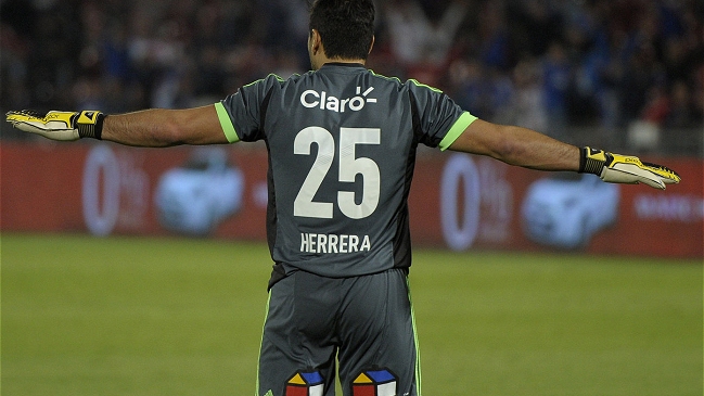 ¿Debe partir Johnny Herrera al fútbol extranjero?