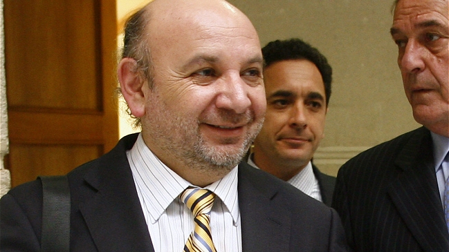 Diputado Castro rechazó defensa de Piñera a Mañalich