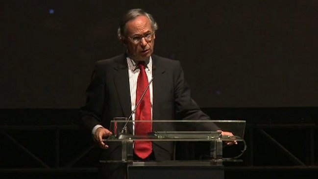 José Piñera: El Presidente comete un error en tema de AFP