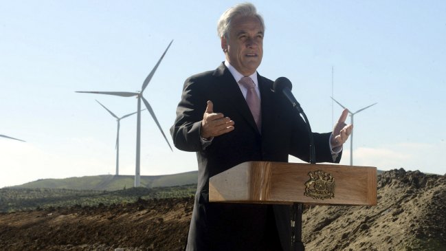 Piñera destacó generación eléctrica en planta eólica de Talinay