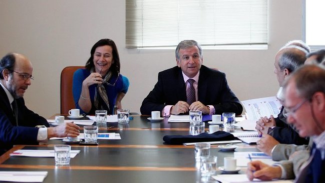 Expertos analizaron baja en el precio de cobre