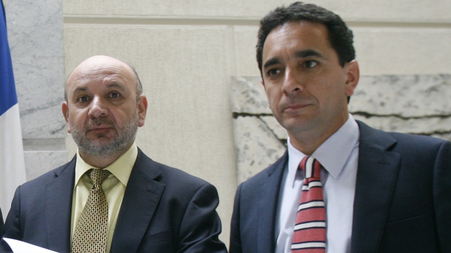 Diputados Castro y Núñez presentaron querella por injurias contra Mañalich