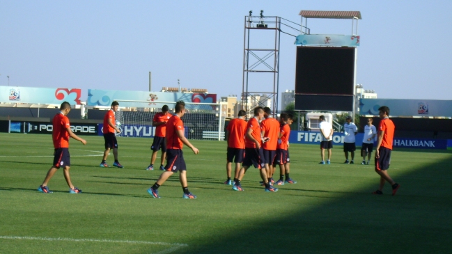 Angelo Henríquez participó de reconocimiento de cancha junto al plantel de la sub 20
