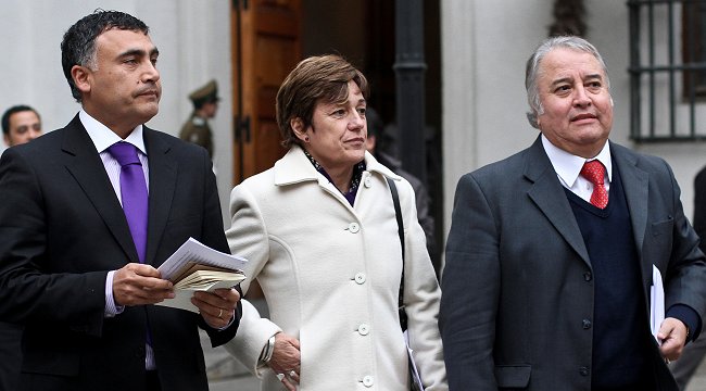 Colegios tomados y primarias: Alcaldes abiertos a locales alternativos