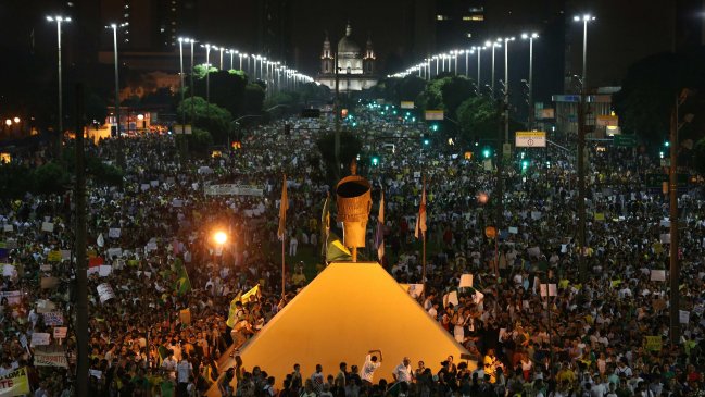 ¿Por qué crecen cada vez más las protestas en Brasil?