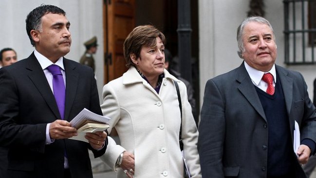 Colegios tomados y primarias: Alcaldes abiertos a locales alternativos