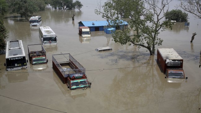 Un millar de muertos dejan las inundaciones en India