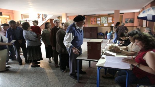Uruguayos votan para decidir referéndum sobre el aborto