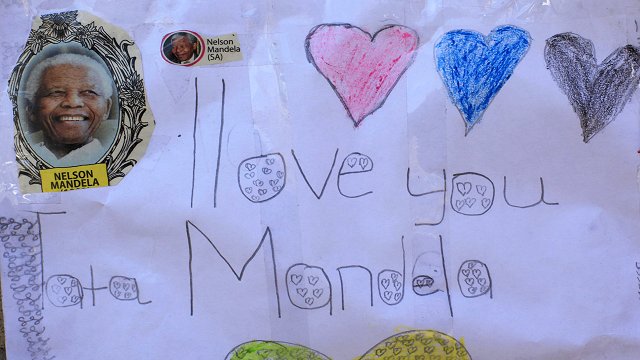 Nelson Mandela sigue en estado 