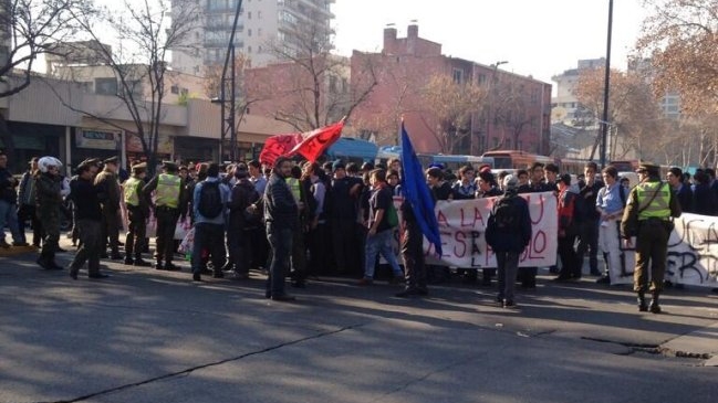 Estudiantes y apoderados detenidos tras incidentes en Providencia