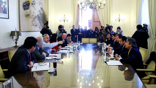 Gobierno entregó minuta a UDI y RN para enfrentar propuestas de la oposición