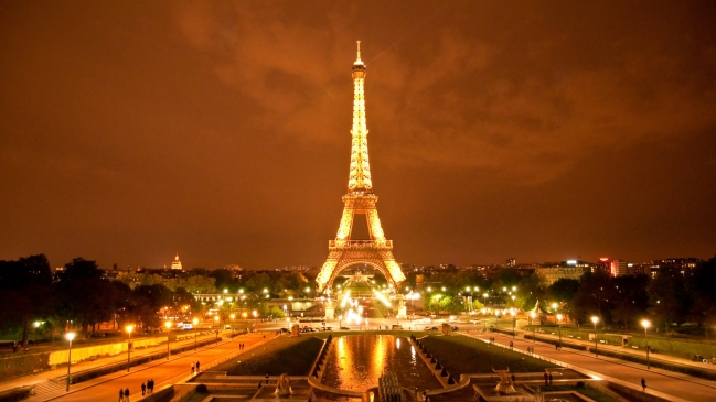 Torre Eiffel cerró al público por huelga de sus 300 trabajadores