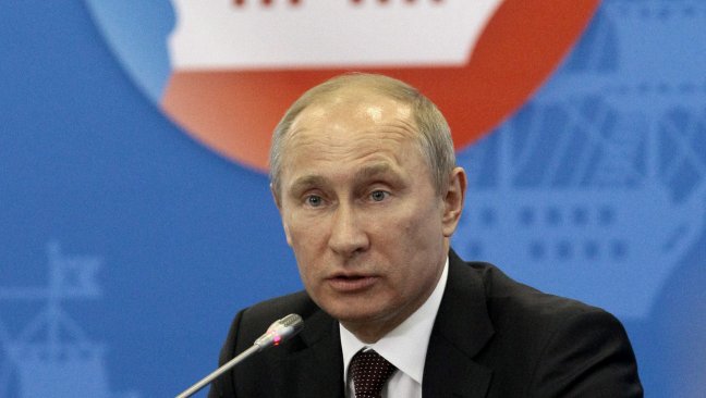 Putin reconoció que Snowden está en Moscú y negó extradición