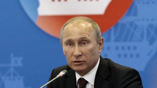 Putin reconoció que Snowden está en Moscú y negó extradición